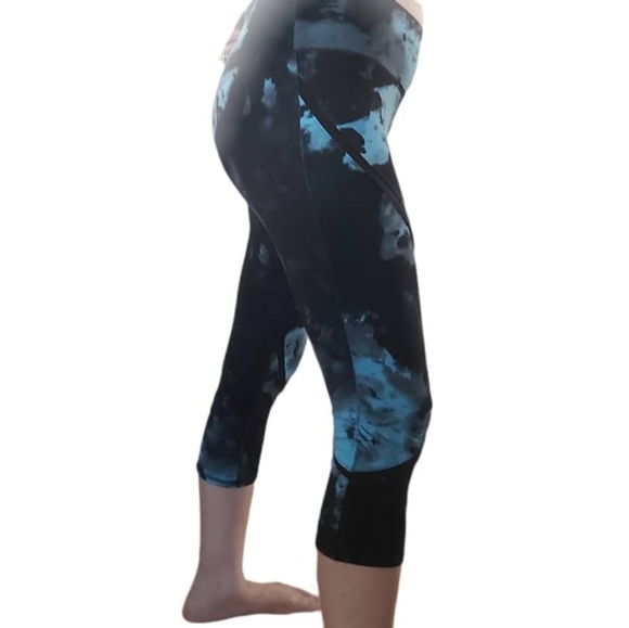 ALO Yoga whisper Capri legging - Picture 6 of 15